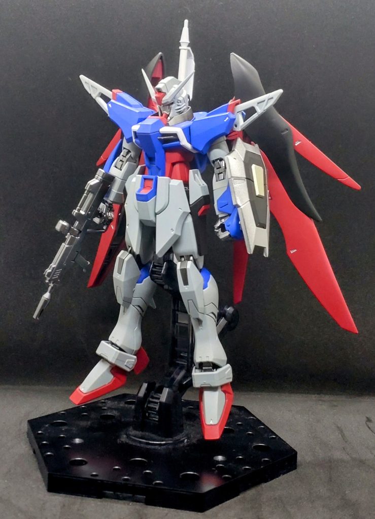 グレーはクレオスの明灰色、青はガイアのコバルトバイオレット、赤はクレオスのあずき色で塗りました。フレームはスターブライトアイアンです。