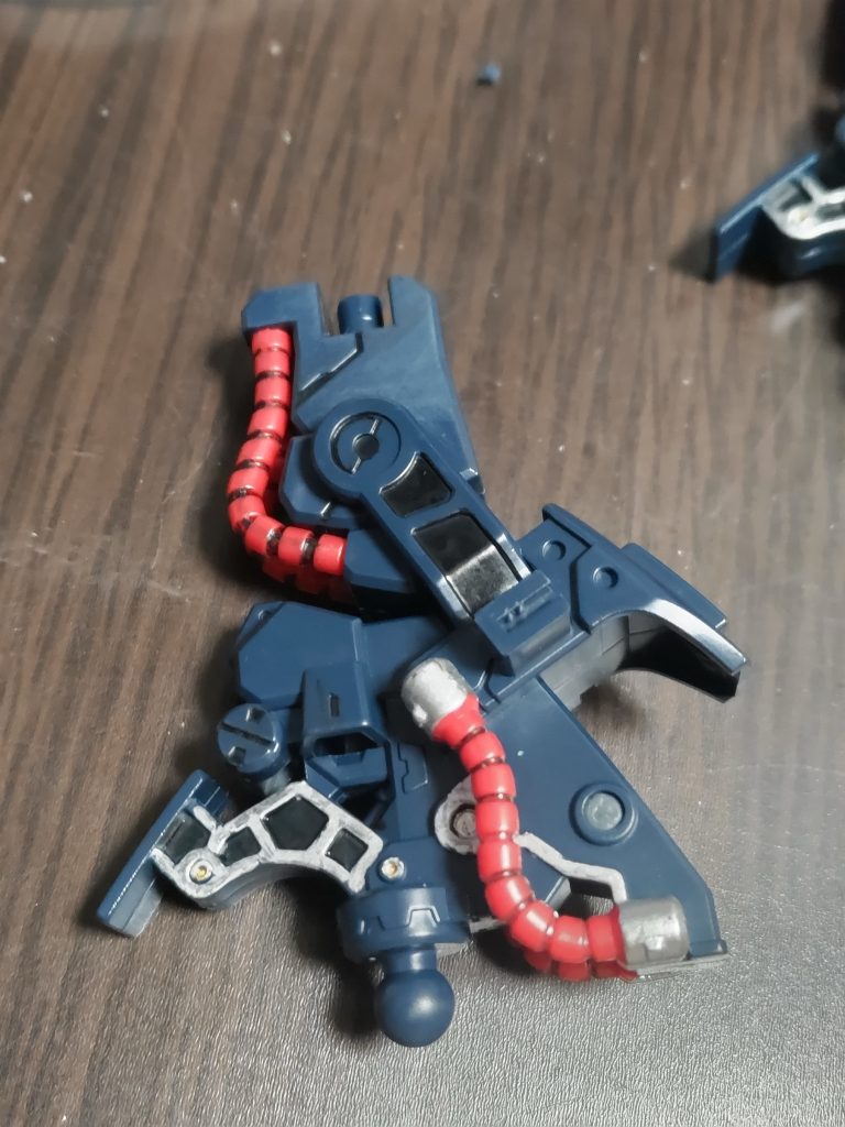 足のフレームを少し塗り分け