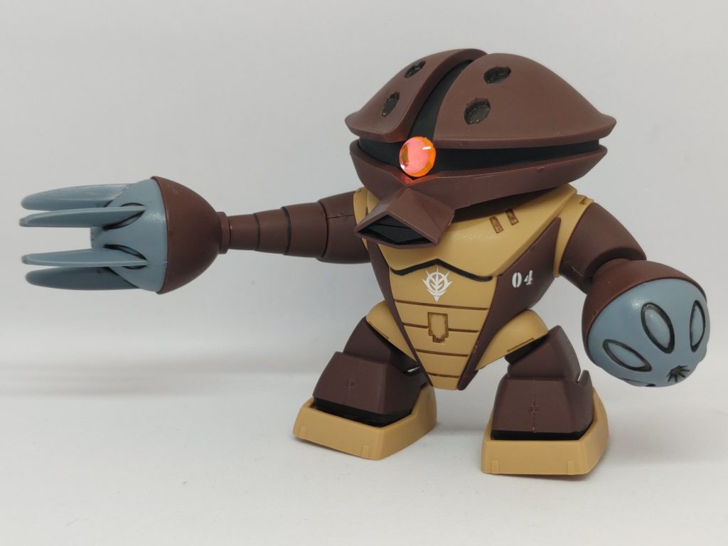 アッガイ腕の伸縮や先端の差し替えなど色々遊べます。足首と頭部のミサイル?を塗装。ブラウンのスミ入れがマッチしました。