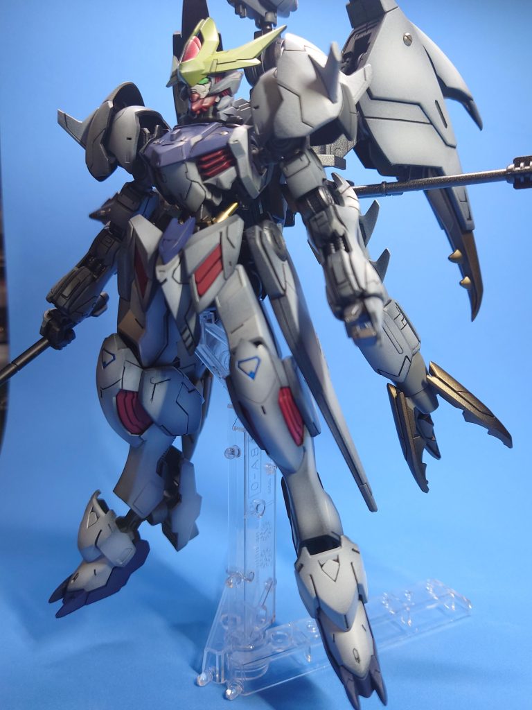 膝のマークは蛍光青色で入れてみました