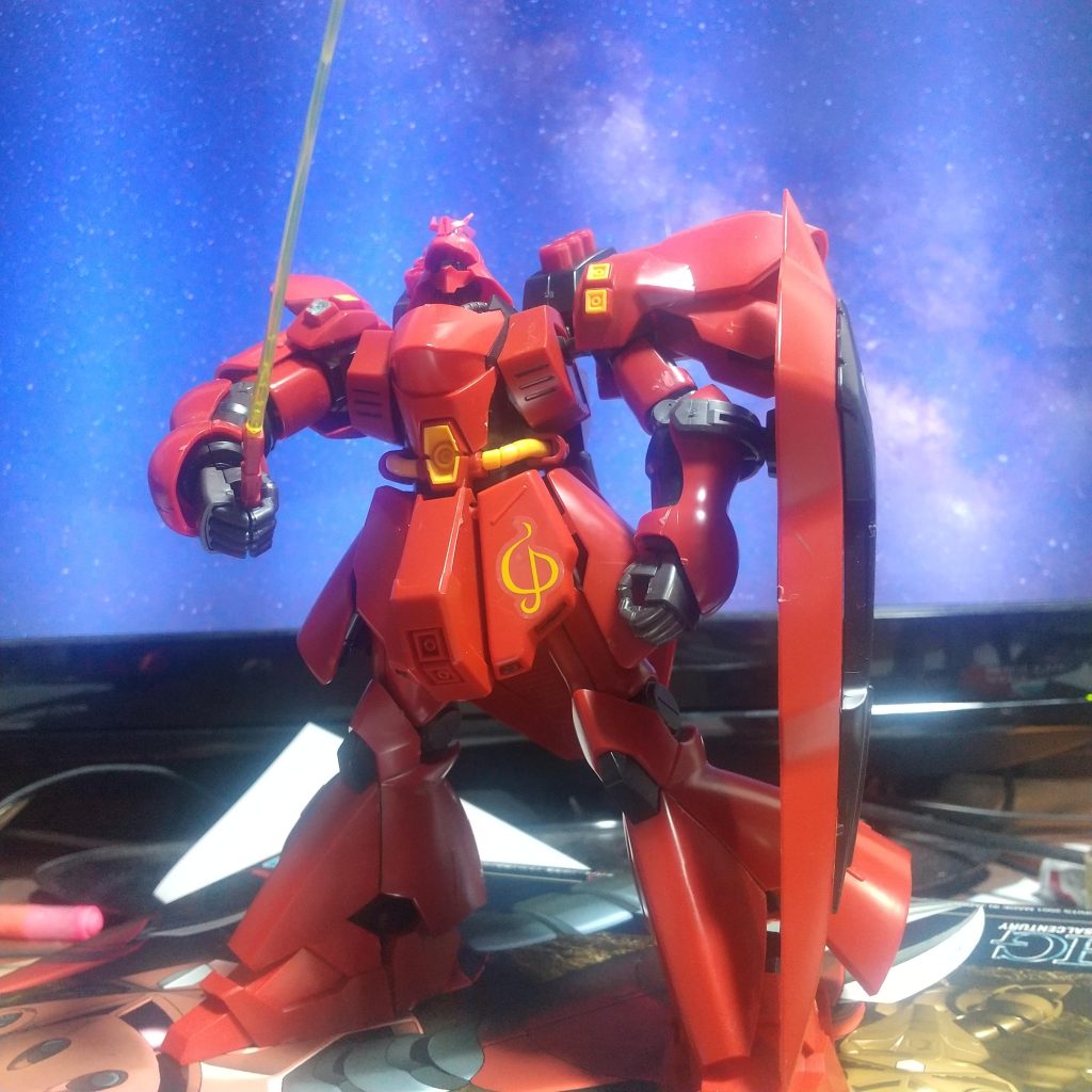 サザビーはこれまで作ったガンプラの中で一番大きいみたい。戦闘ごっこする時でも、なぜかこのサザビーだけは五体満足で終えるのが不思議。気に入ってるみたいです。父親と同じで、『ガンダムではないガンプラ』が好きみたいですw