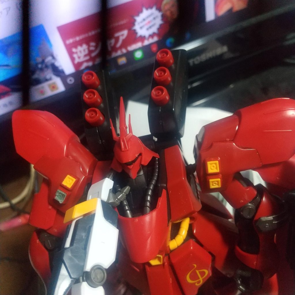 サザビーの肩パーツ、一個無くしたから『おゆまる+UVレジンで』複製してはめ込みました。