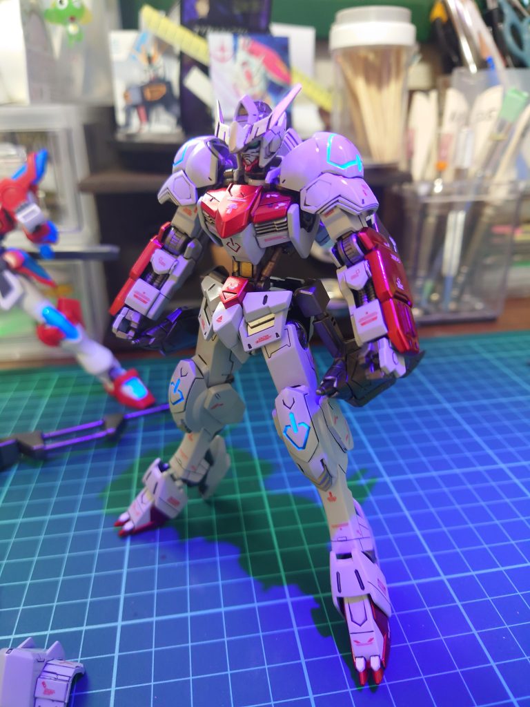 ブラックライトで遊んでw 肩のアーマーも変更( ̄ー ̄)ニヤリ