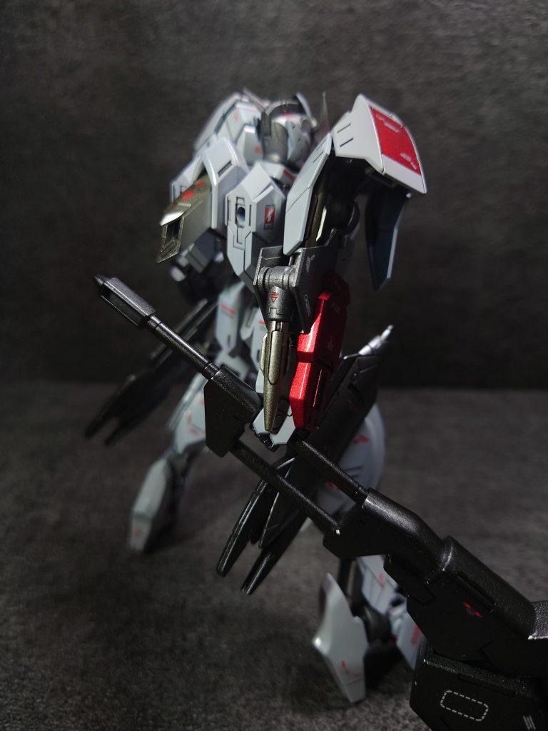 バルバトスは後ろ姿が素敵です(☆▽☆)