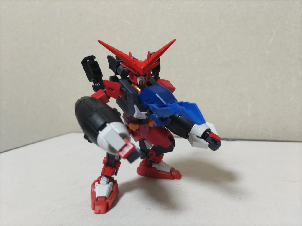 アーマーを付けてたフレームは背中のエンジンパーツになってます
