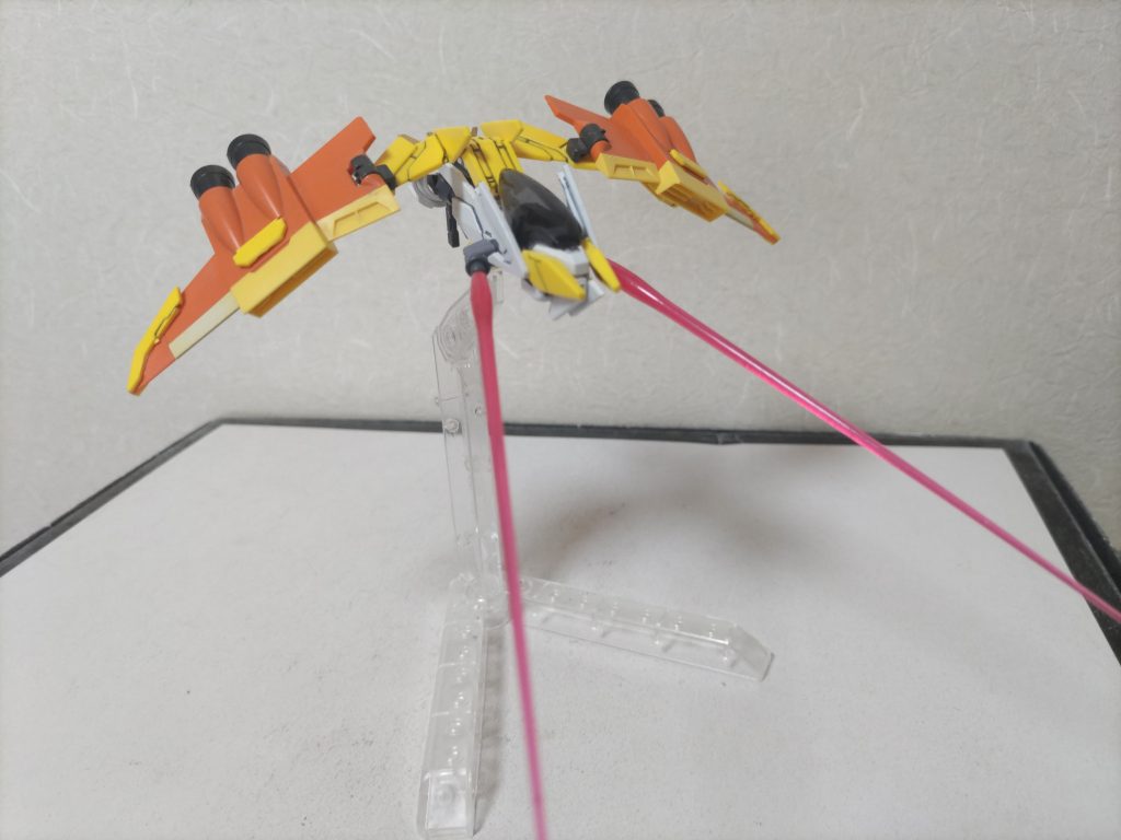 小さいお手々からビームが出ます