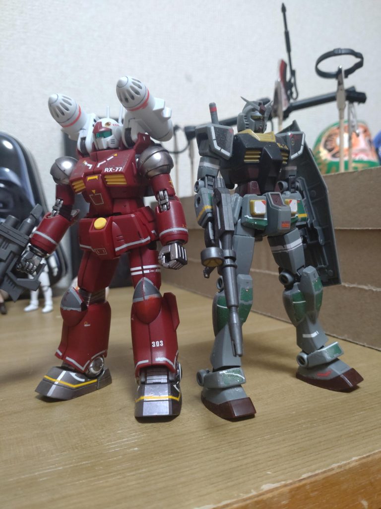 家にこの2体があり、急にV作戦で揃えたくなりました。昨年初めて水転写デカールとつや消しトップコートに挑戦したリアルタイプガンダム(塗装無し)とデカール3回目、部分塗装、つや消しトップコートのリアルタイプガンキャノンです。ガンダムはトップコート失敗して泡だらけです。デカールもドロドロ、でもかわいいヤツ。