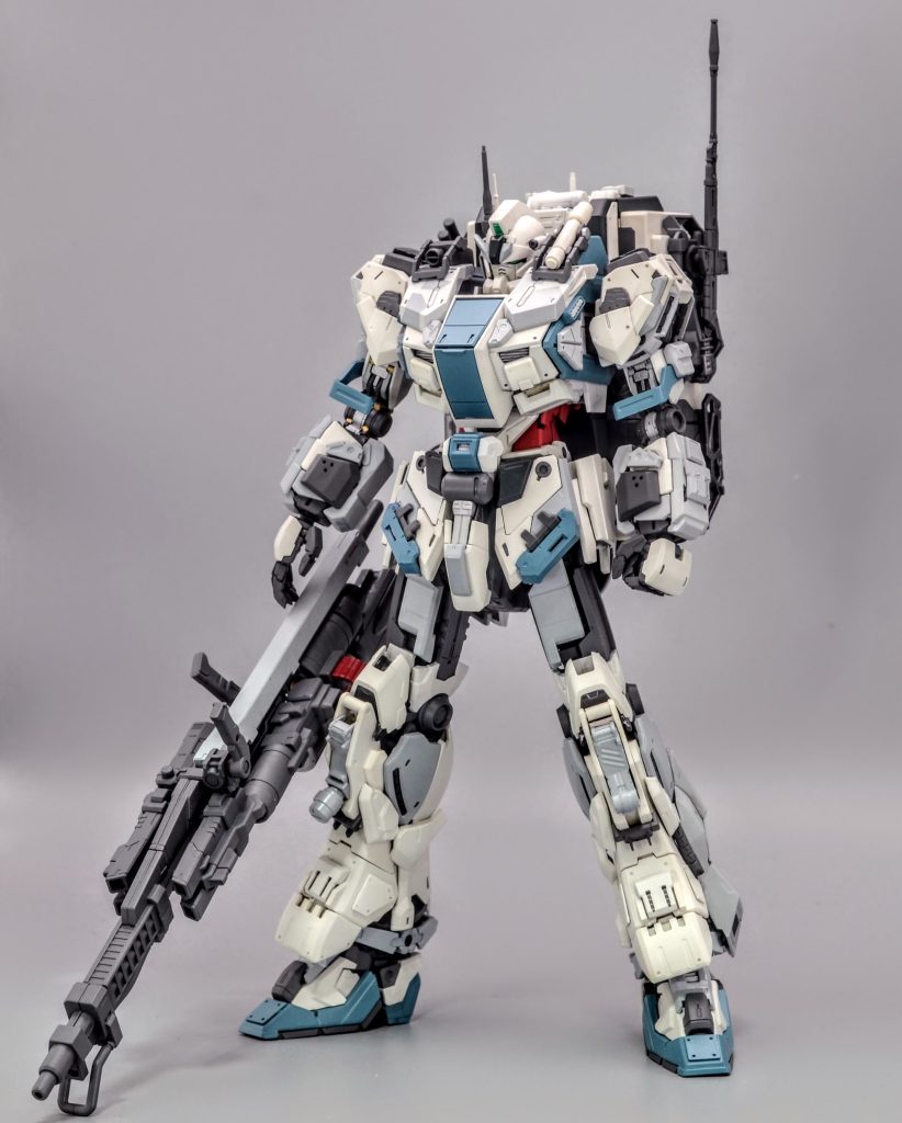 全体を塗装した状態ですここからデカールとウェザリングを施しました