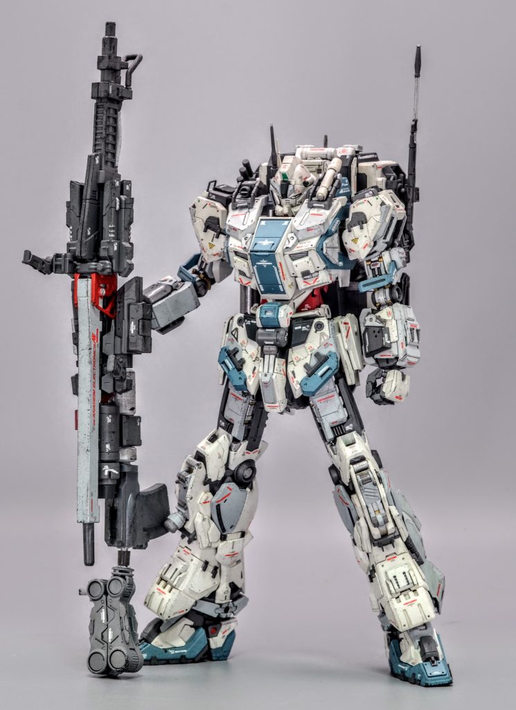 重力下での市街戦、密林戦を考慮して実弾を中心とした装備構成です背部コンテナ側面にマウントしているのはアンテナではなく対空砲です