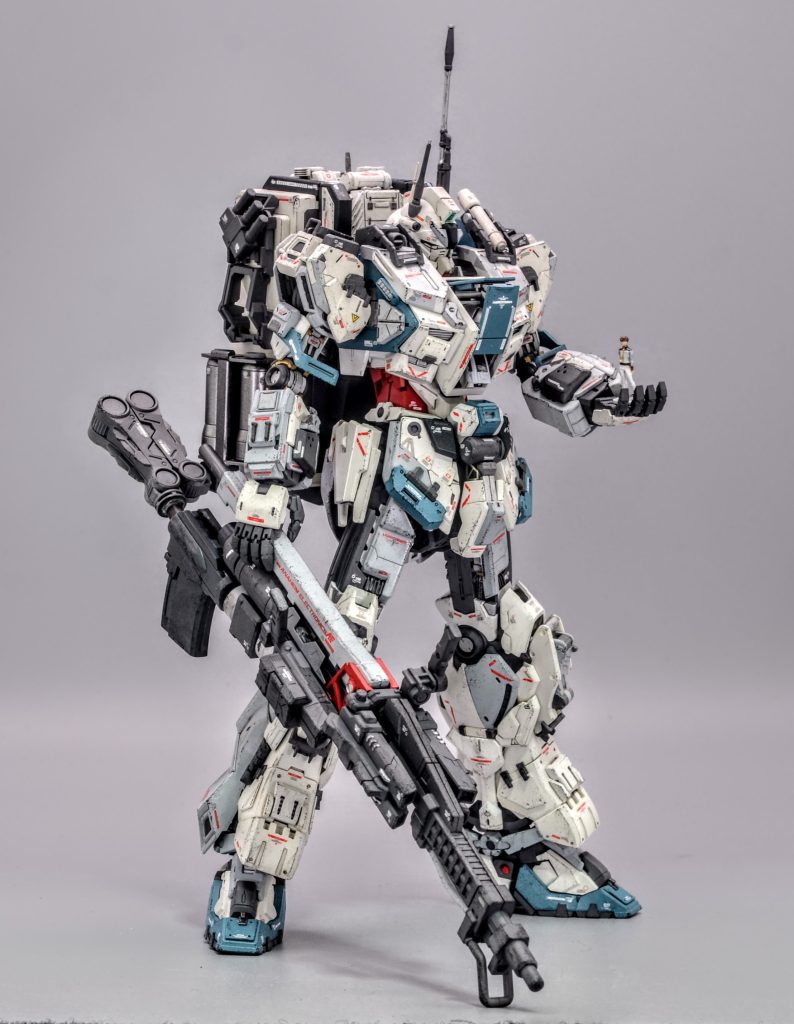 コクピットは二重ハッチで開閉可能