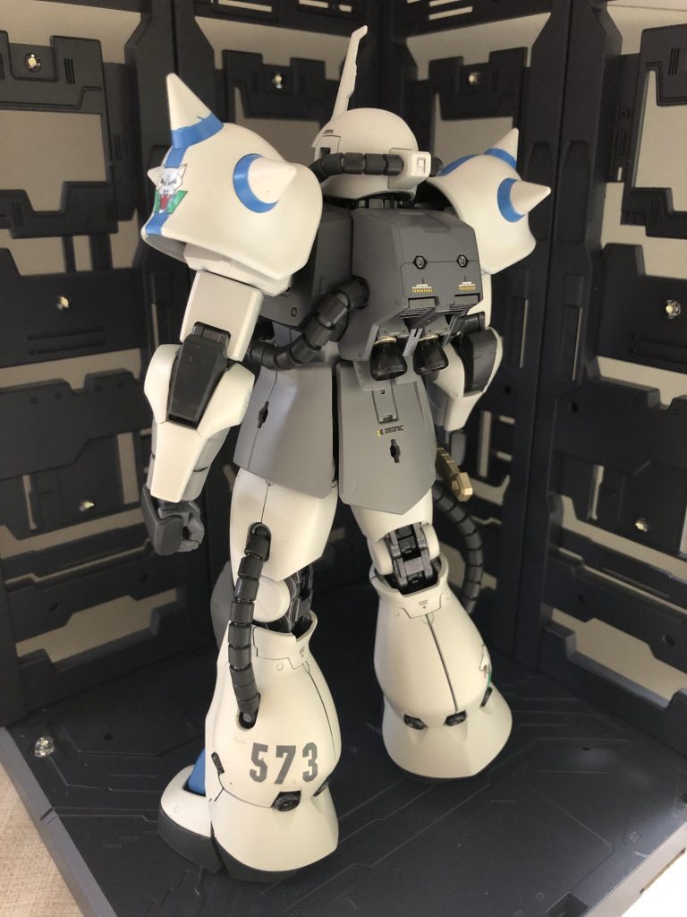 バックショット！デカールは、昔購入した高機動型ザクで未使用品があったので使用しました。だいぶ劣化してましたがマークセッターでなんとかなりました。