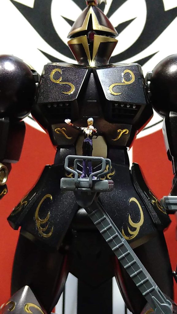 マクベのフィギアをベースに加工してギレンのフィギアを作ってみました！イメージ的には…「我が忠勇なるジオン軍兵士たちよ･･･。」 と演説したあとに「ジーク！ジオン！！」とやってるところでしょうか＾＾； 