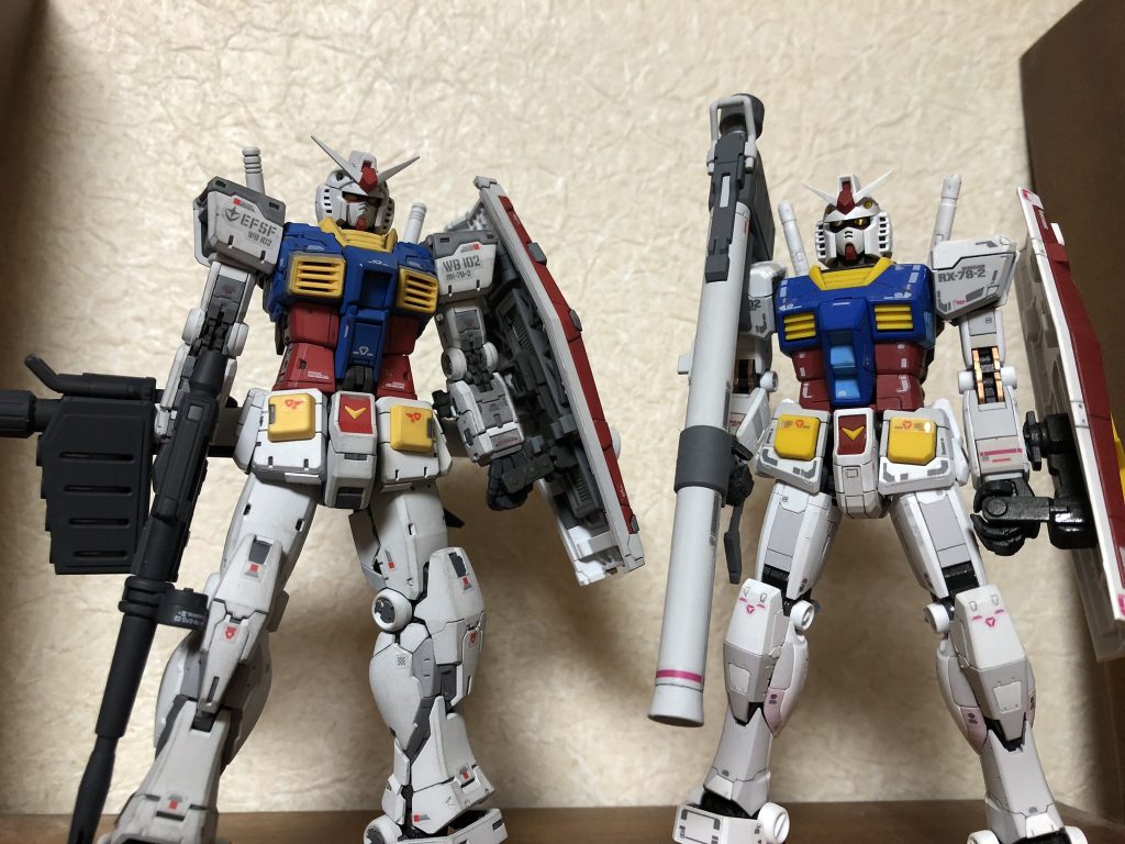 Ver.1と並べて撮ってみました。スタイルが全然違いますね。Ver.1もこれはこれで好きです。