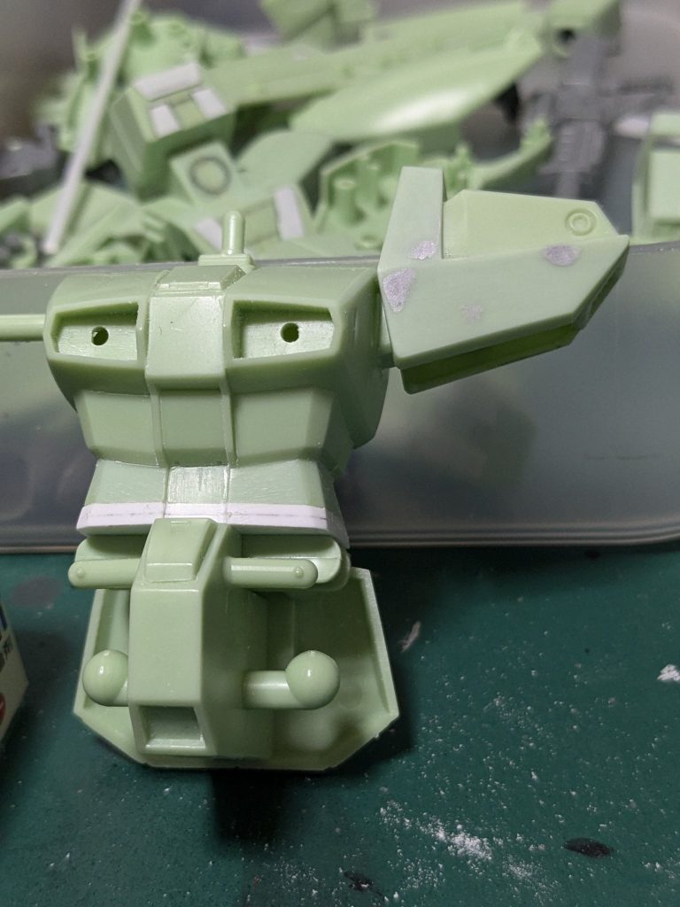 腹部を２ｍｍ延長と足裏と何箇所かのバーニアをＭＳＧ等に交換しただけで、それ以外はそのままです。 