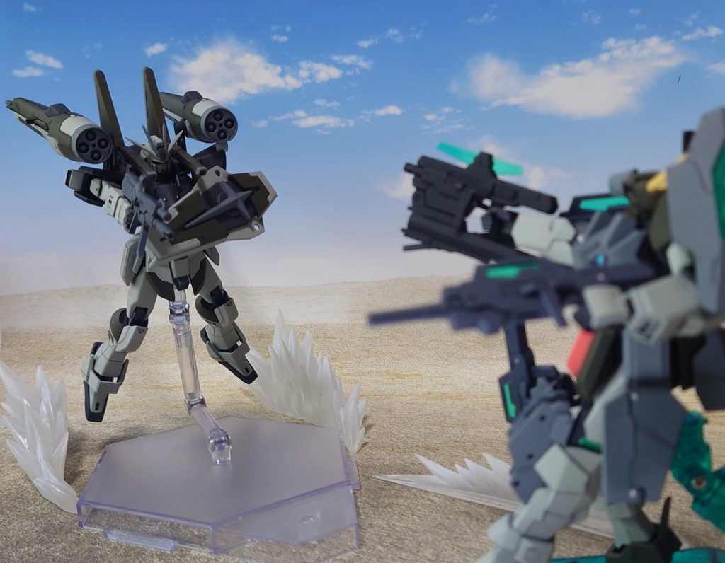 良く似たカラーリング、似た役割、違うスタイル。火線が交差する!