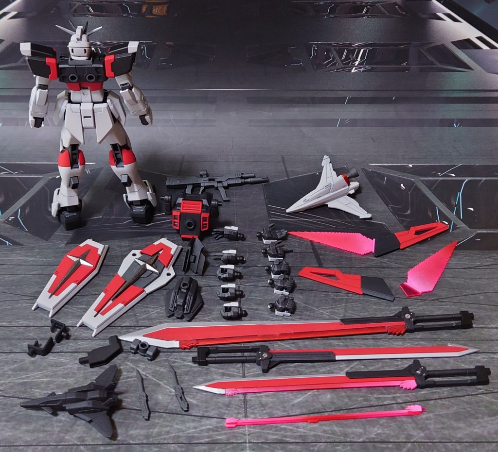 付属品一式(フリーダム差し換え胴体、展示スタンド以外)。エクスカリバー突き刺し用フリーダムガンダム上半身は使わないので、パース付きエクスカリバーの刀身にある分割線も合わせ目消しを施しました。手首は30MMオプションセットに丸ごと差し換え。シールドはこれも2セット用意、接続ジョイントも2種類用意。ナイフ(フォールディングレイザー)も引き続き、RGのものを用意しました。