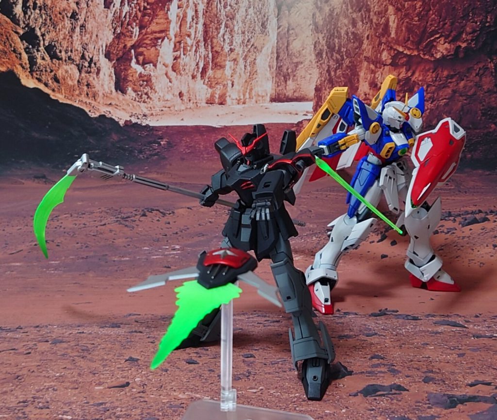 共闘する2機の“ガンダム”。