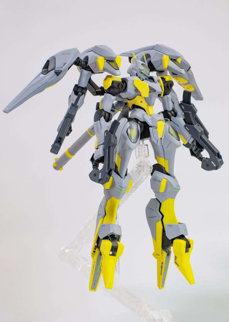 スジボリパターンはだいぶ悩みました。巣の機体がのっぺりしているのに対して、ファンネルがゴリゴリに細かいディテールでしたので、頭を抱えました。PT-EVOさんの作品をはじめ、多くの皆さんの作品からヒントをもらいました。