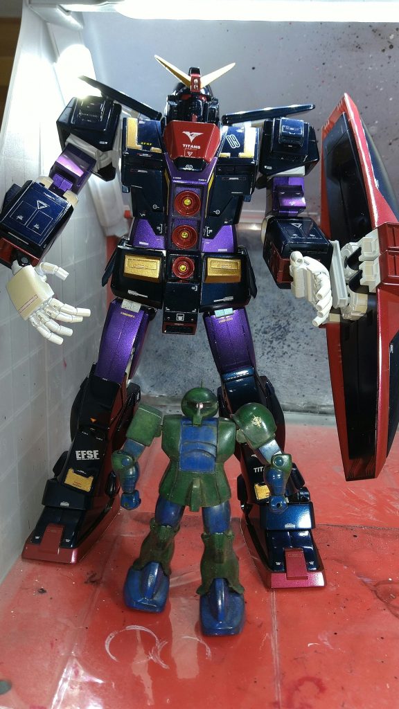 旧キットの旧ザクにあってはヒザくらいとまさに化け物級です💦