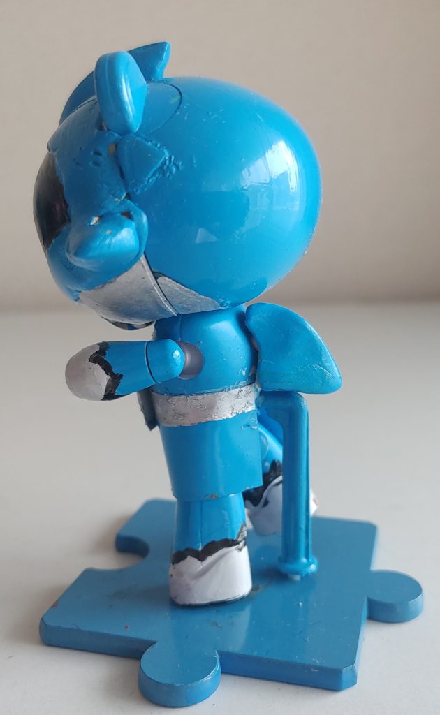 「野性解放！」背中の3mm穴にランナーをぶっ指し、エポキシパテで、「フカヒレ」を(o⌒∇⌒o) 