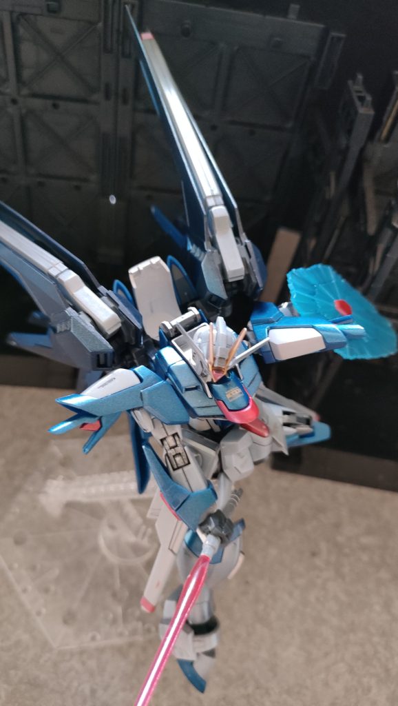 奇跡ぽい1枚、ビームサーベルが光っているように撮れている(gundam-kao2)