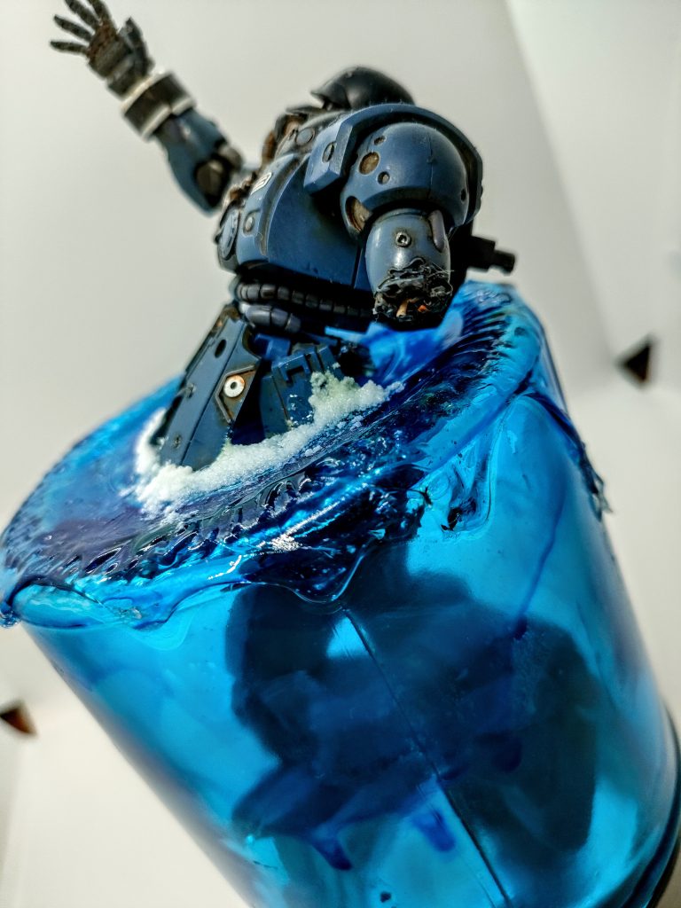 マカロンのビンを使っています。下半身の付け根は結構雑…