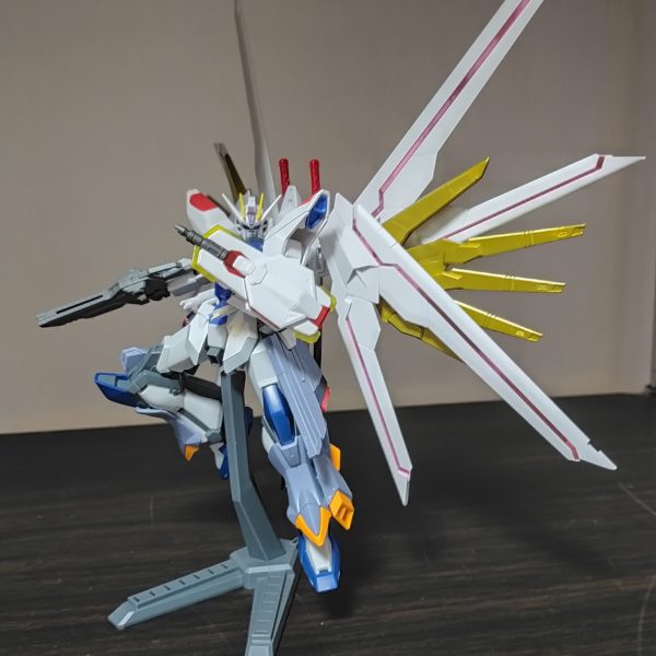 リベルタスガンダム(最終決戦仕様、セイバーディフェンダー装備)