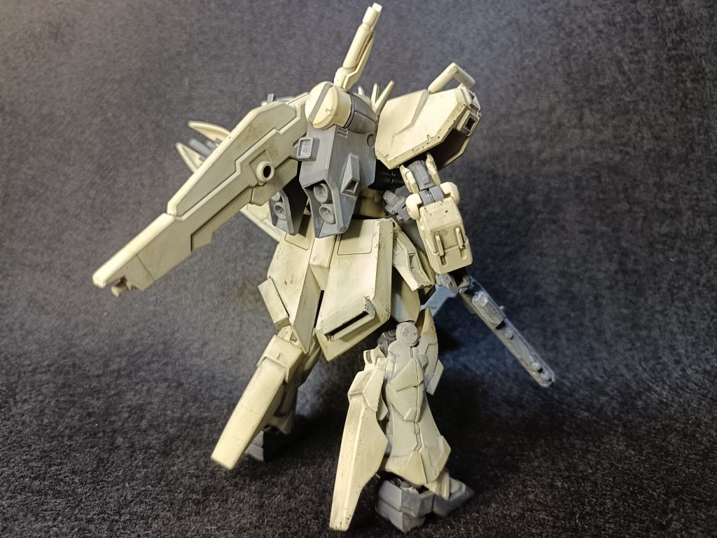 背部から。肩・バックパック・リアアーマー・サイドアーマー・脚スラスターカバーなどEGから。バックパックのスタビライザーはジャンクからです。意外とそれっぽくまとまりましたｗ