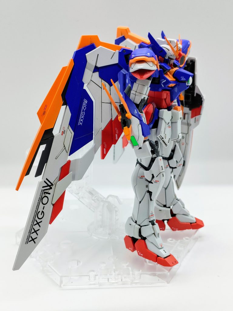 ウイングガンダムの肝であるウイングユニットは組立てするだけで色分けが再現できるのは、とても素晴らしいです。