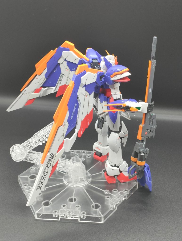 色分けはG.F.F.M.C. 版を参考。ポージングが下手なので、スタンドが無いと、うまく立ちません