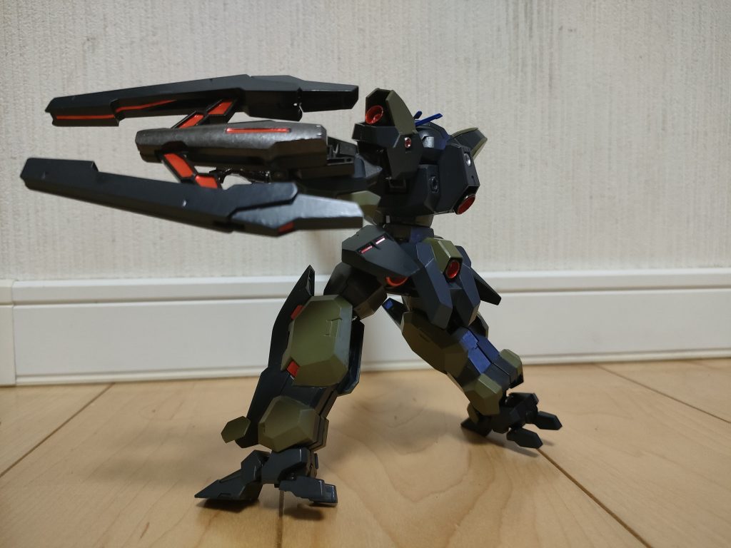 腕の穴が気になったのでフェーズドアレイキャノンを腕に付けました。