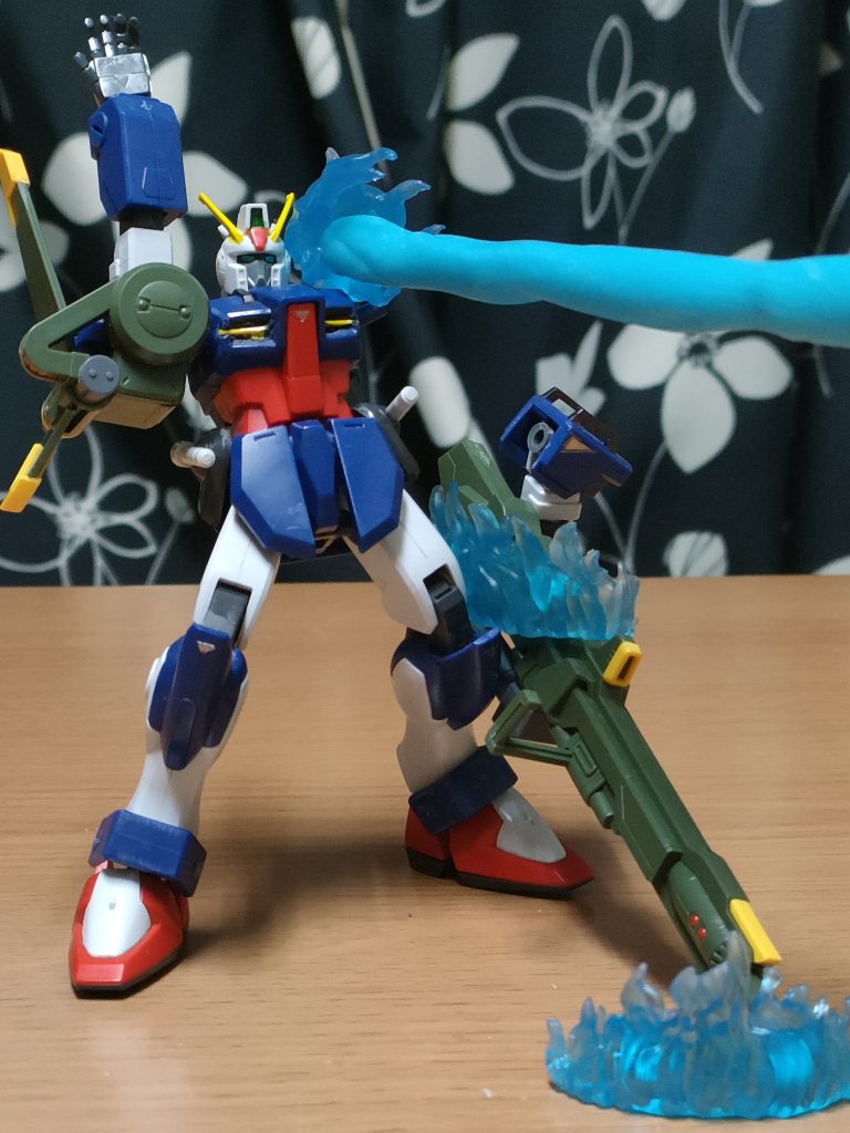 オーバーフローしたスタービームライフルの出力はランチャーストライカーのアグニに押し勝つ程の破壊力を持つ。