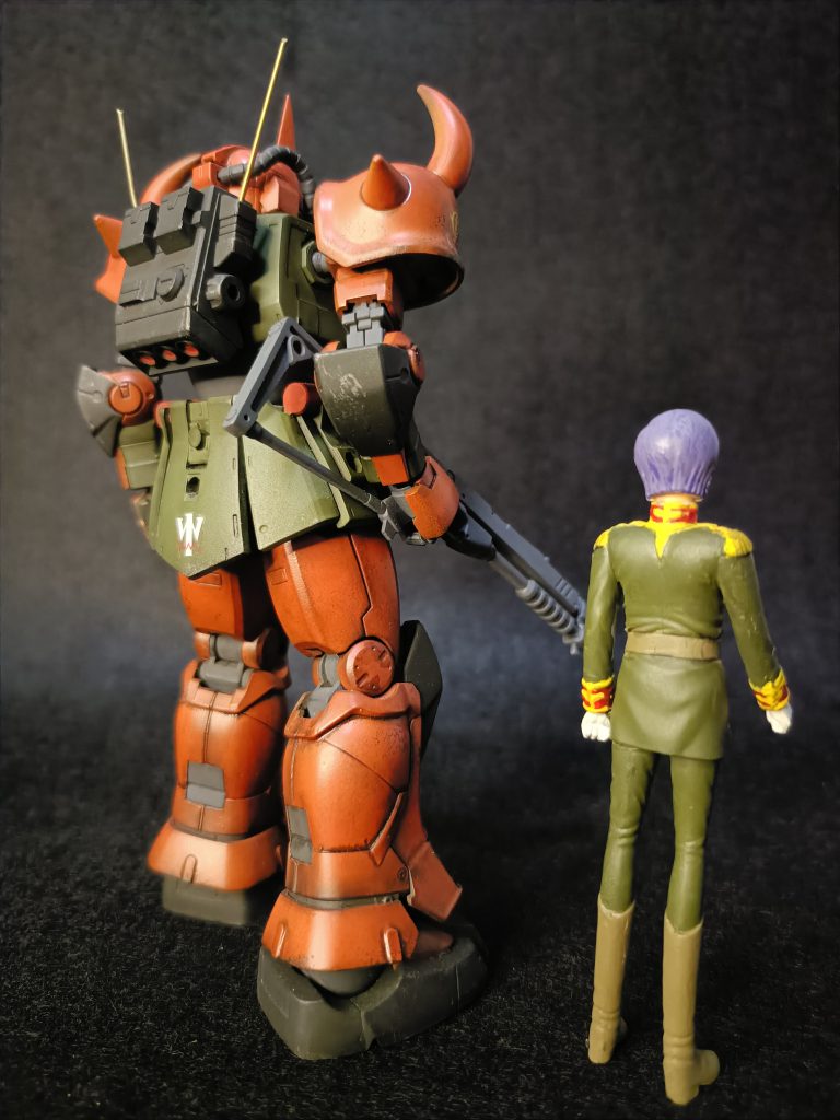 背部。陸戦機っぽく、プロトタイプグフのバックパックにしてみました。