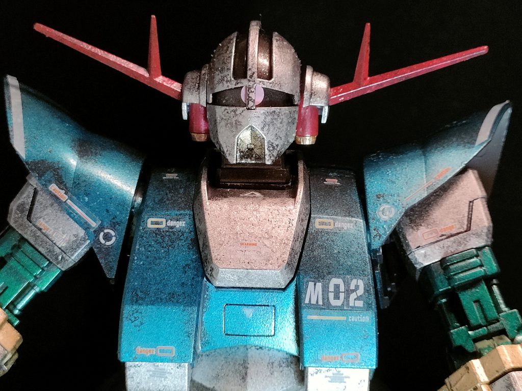 劣化感のある金属に見えるでしょうか？上部のアップです。