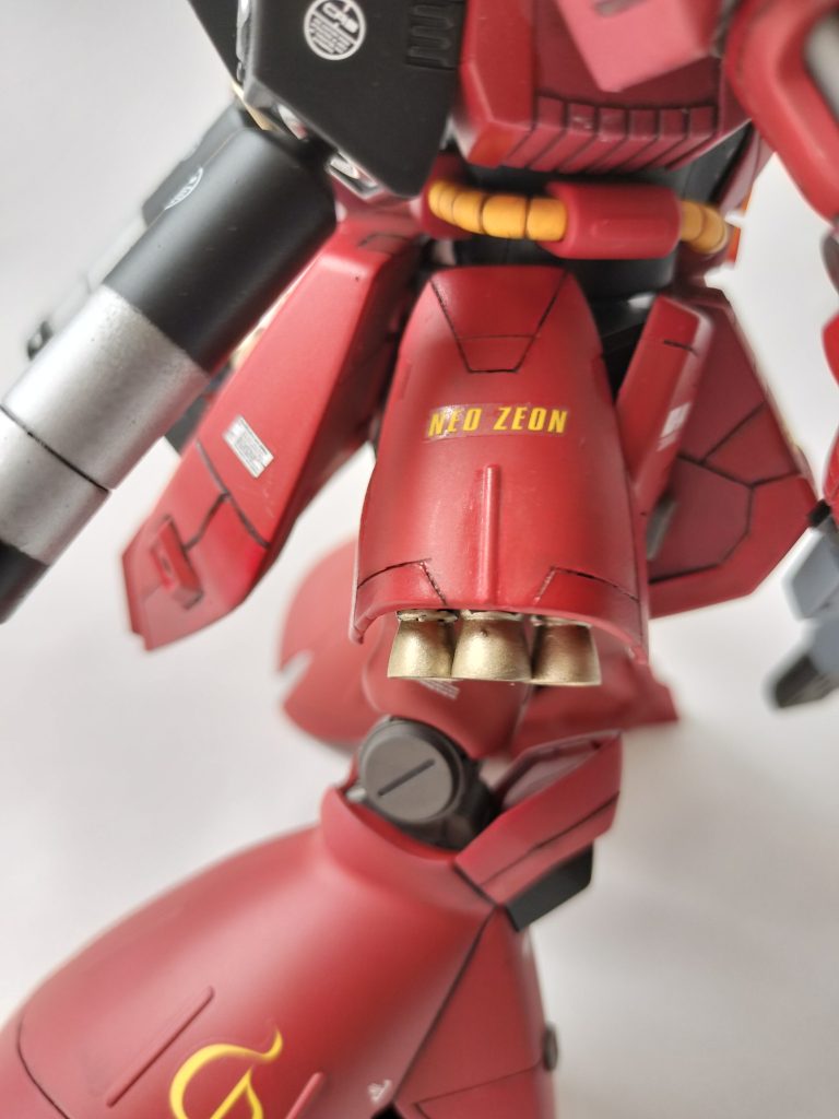 サザビーのサイドアーマーがぼーっとしてる感じなのでカットしました