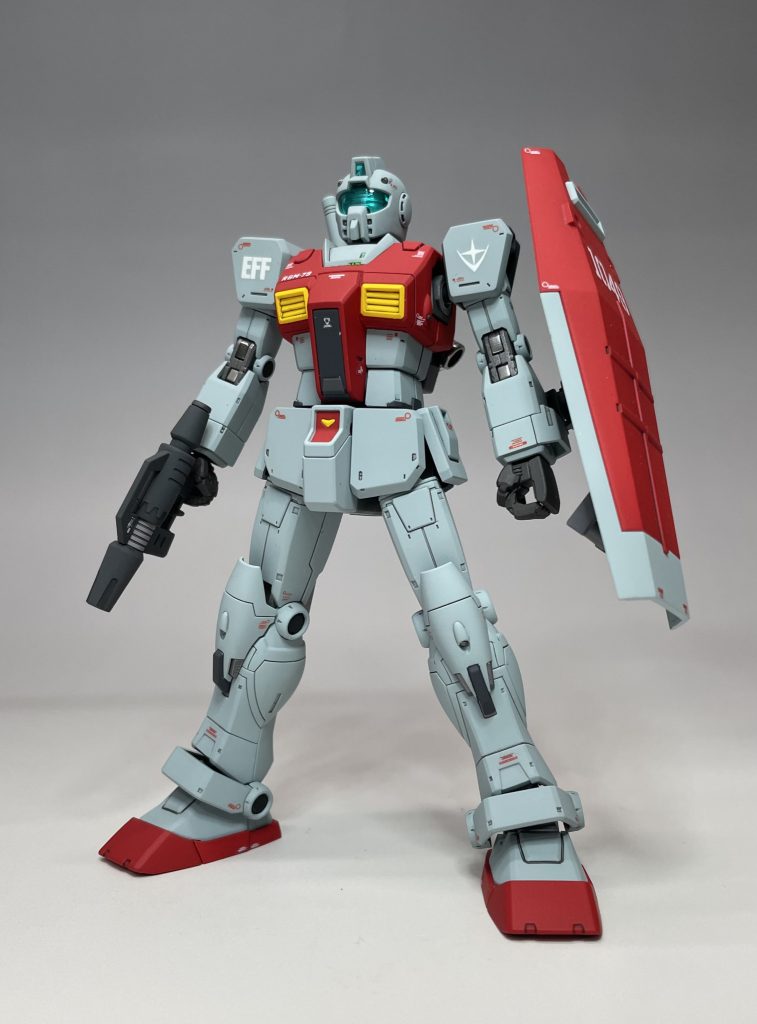 製作は宇宙戦仕様と同時なので、カラーリングは全く同じです。ボディ色は本塗装を横着しまして、サフにクリアブルーを混ぜて済ませました。赤い部分はクレオスの紅色をサフレス塗装しています。