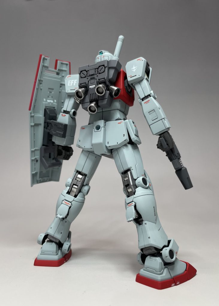 シールドの裏は塗り分けやスミ入れなどサボりました。腰アーマーはやはりバンダイエッジを消しています。武器も製作していたのですが、架装と写真が間に合わなかったので、またの機会に投稿しなおしてみたいと思います。