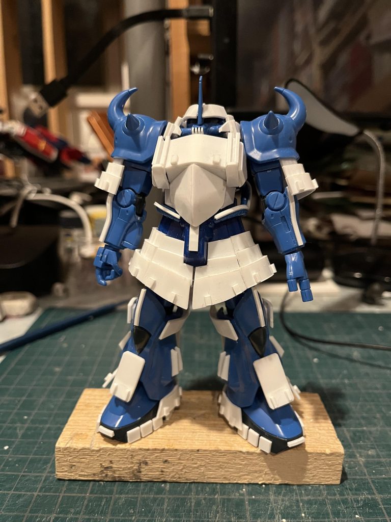 制作工程プラ板を各部に貼り付け。