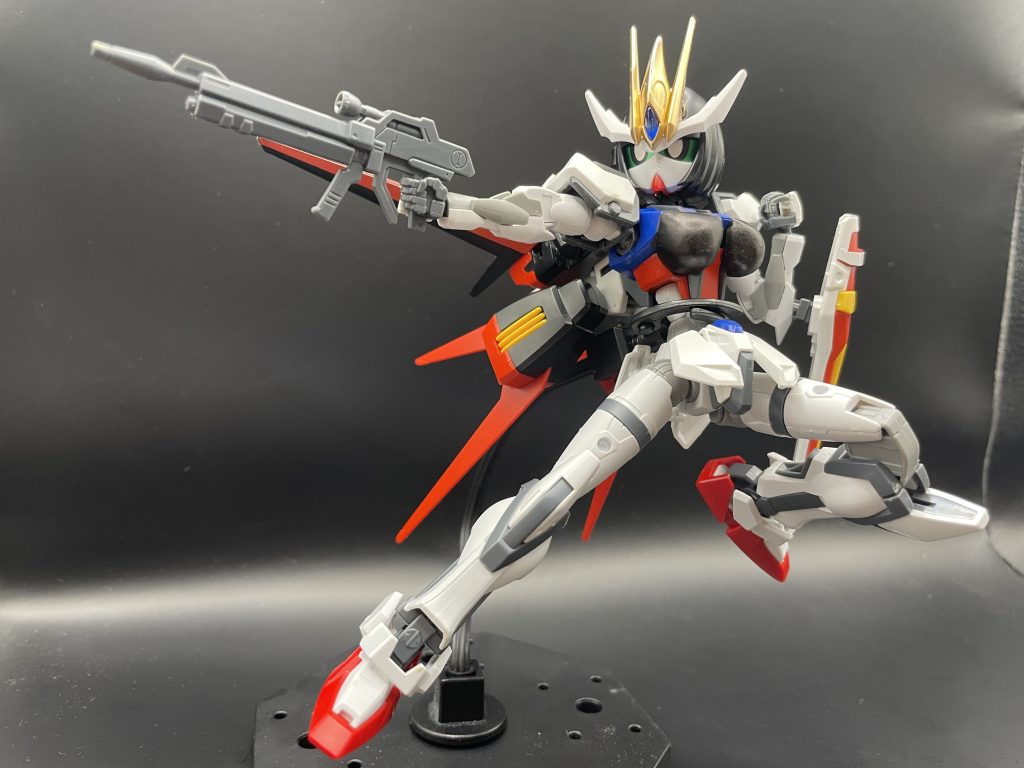 背中はHGCEのストライクガンダムをそのまま使用している為、ストライカーパックを付けることが出来ます