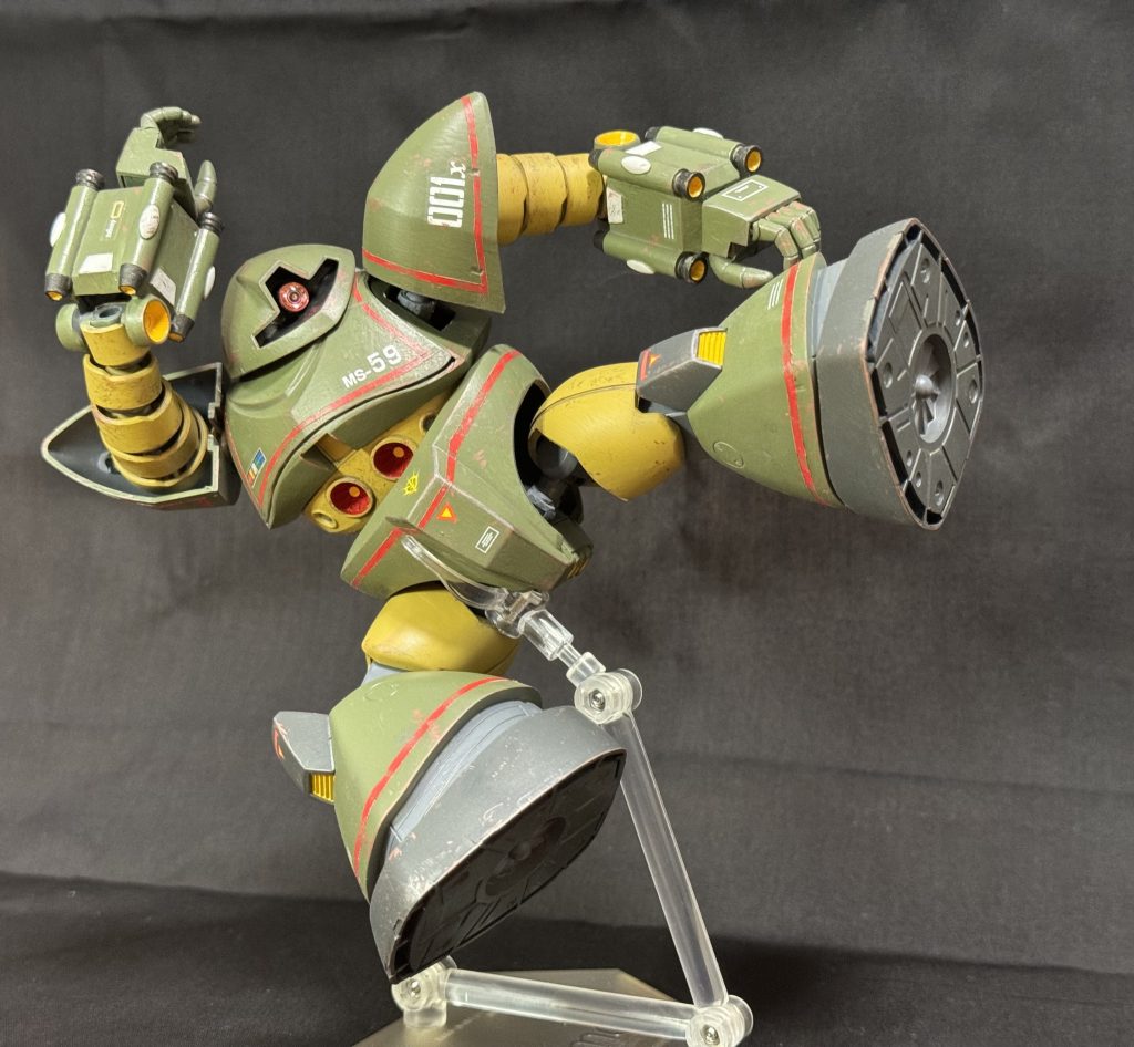 体型にしては良く動くな程度にポーズはつけられます。