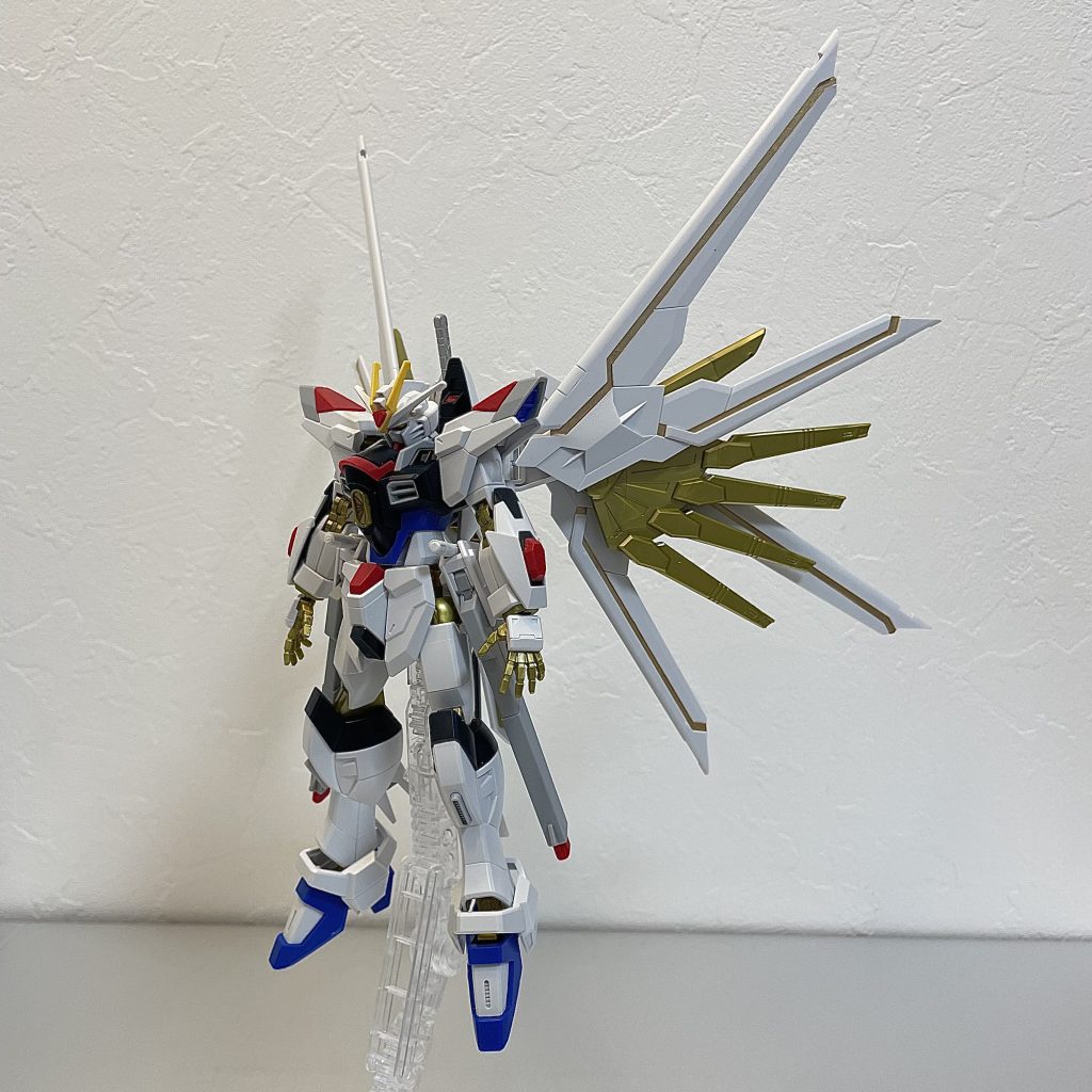 羽展開。隙間のピンクはダサいので塗装で金にしました。 