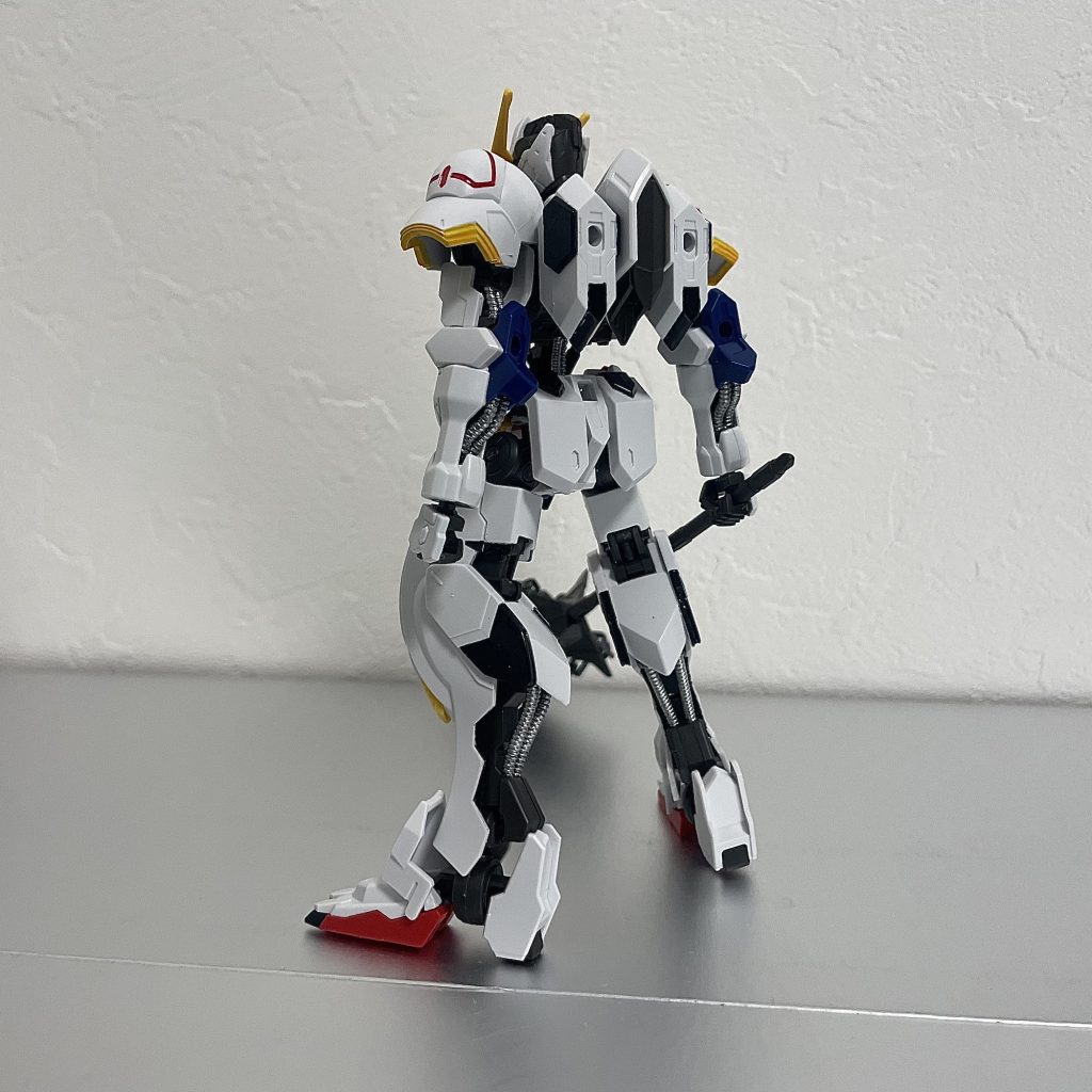 後ろ姿のプロポーションもかっくいい！