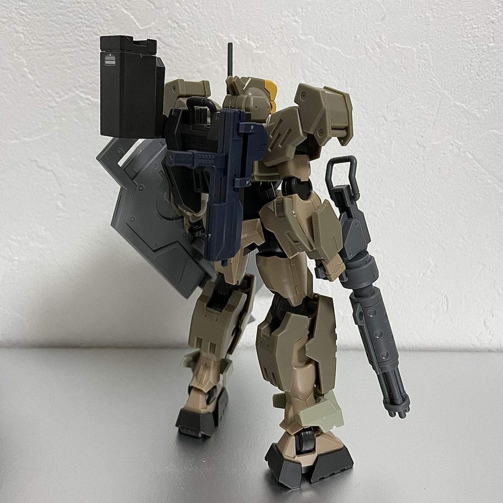 サブマシンガンはメイレスジョウガンのもの。ストークキャリーについてきたおまけです。