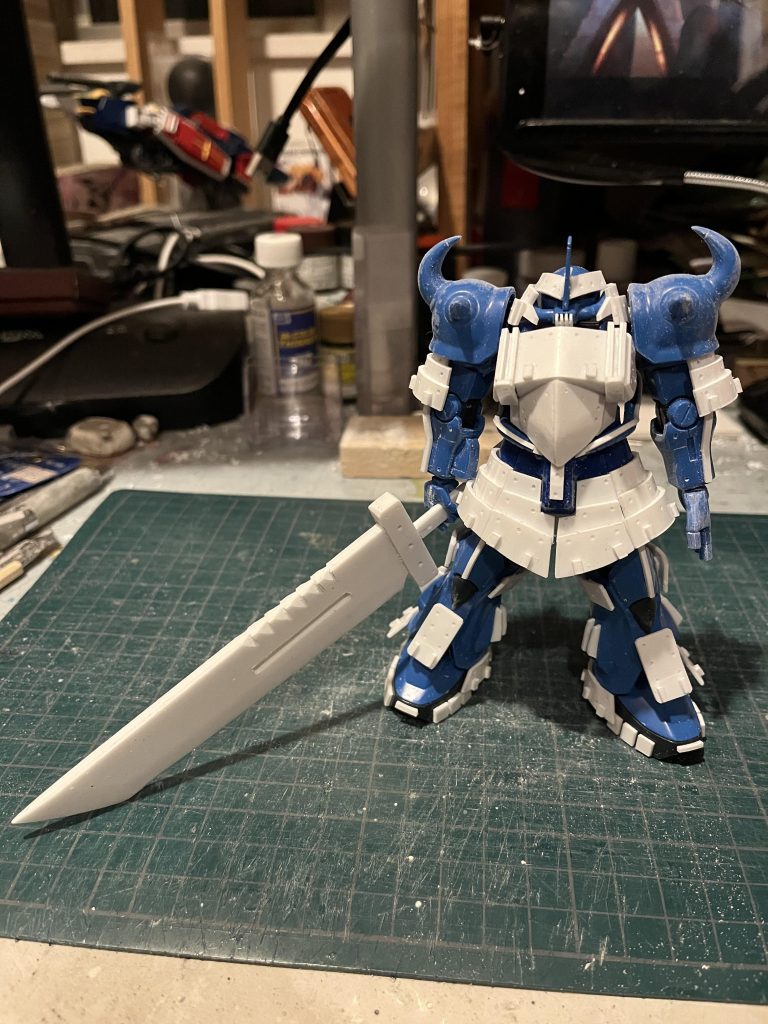 大剣もプラ板を貼り合わせて。