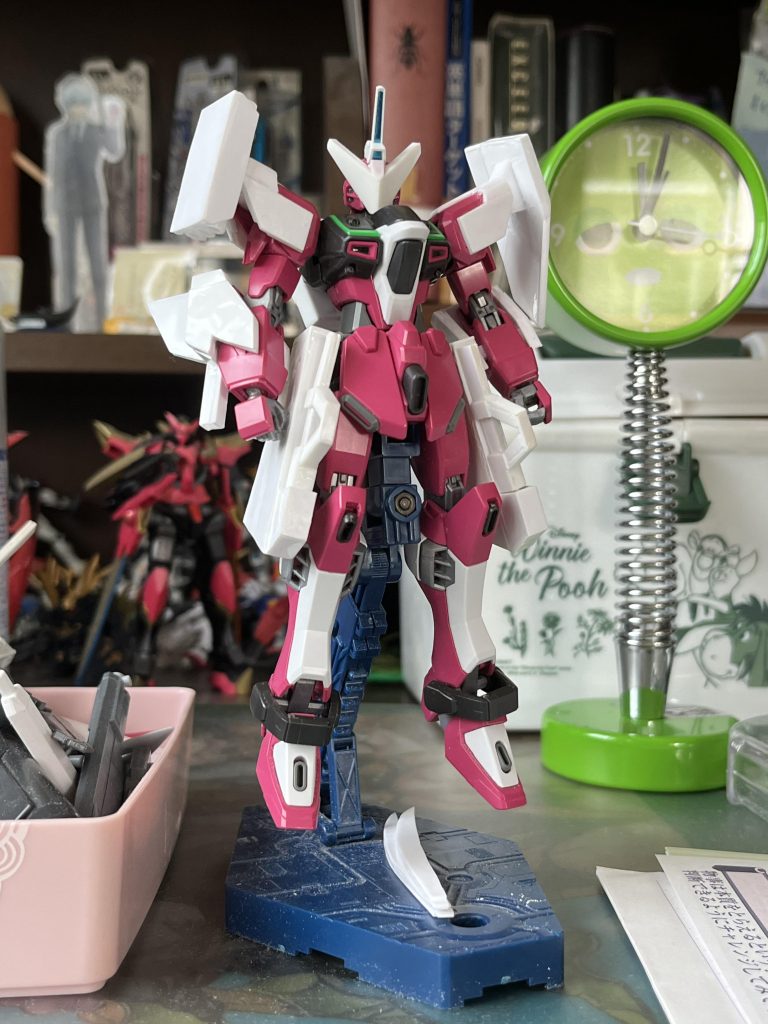 最初は思い付く限りでプラ板からパーツを付けては外しを繰り返していました