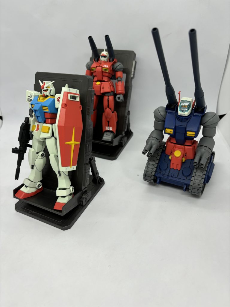 以下ポージング。といってもガンタンクでかっこいいポーズは難しいので発信シーンを再現。