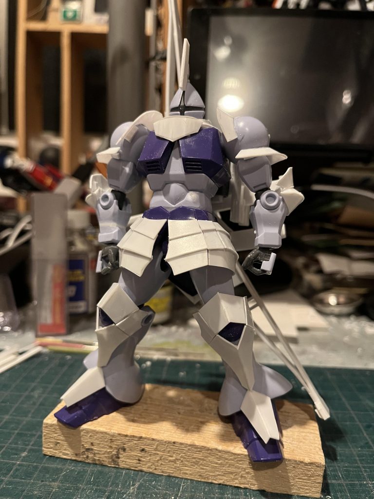 制作工程プラ板を貼り付けてます。