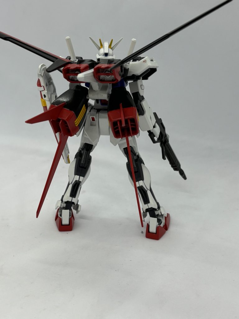 背面からホワイト→ガンダムカラーホワイト+クールホワイトブルー→ガンダムカラーブルーレッド→モンザレッドイエロー→RLM04イエロー関節等→ガンダムカラー ファントムグレー武装類→黒鉄色(クレオス)エールストライカー→ブラック(タミヤ)