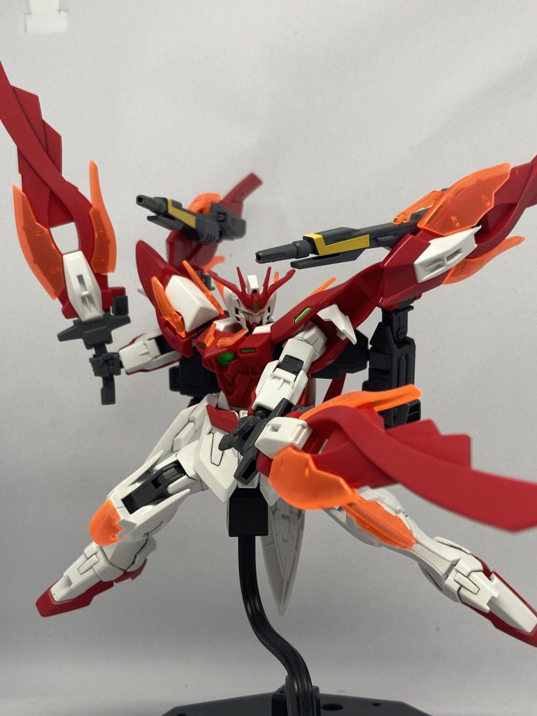 非公認な羽根の形だけど、フリーダムのバラエーナみたいに撃てると、すぐに近・遠距離を対応できて強そう