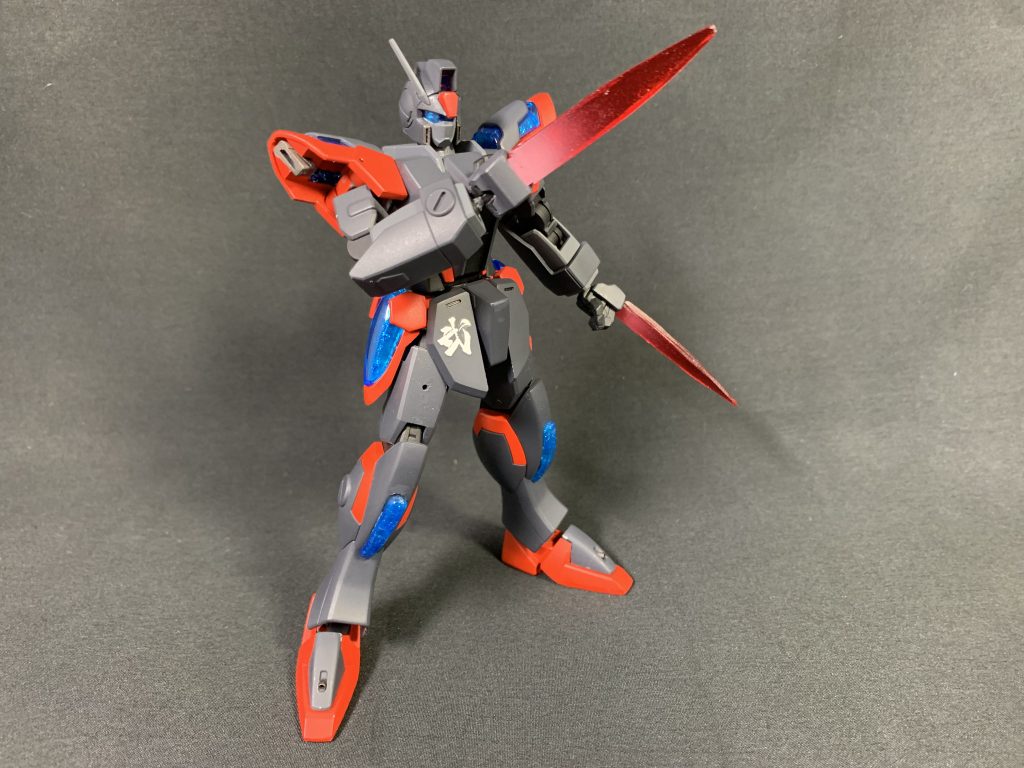 ビームダガー両手甲から展開する近接戦闘用の武装。ダガーだけに。ビームサーベルと違い、リーチは短いが格闘技の要領で攻撃を繰り出すのに適した武装です。